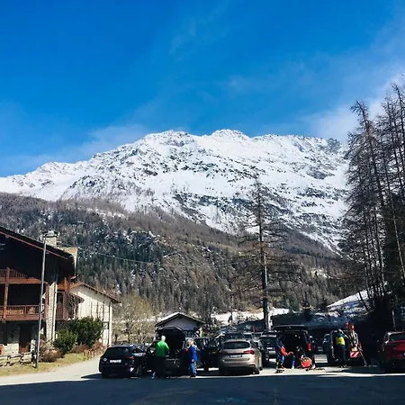 Guesthost - Les Pies Sur Le Pistes - Cozy In La Thuile